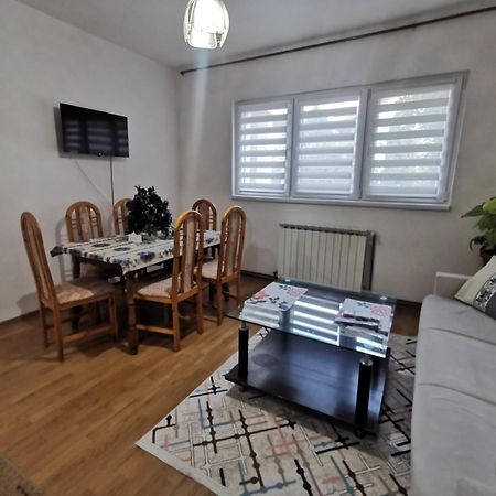 Rest & Recharge 4Bdr Apt- Free Parking, Ac & Garden SJJ Exterior foto